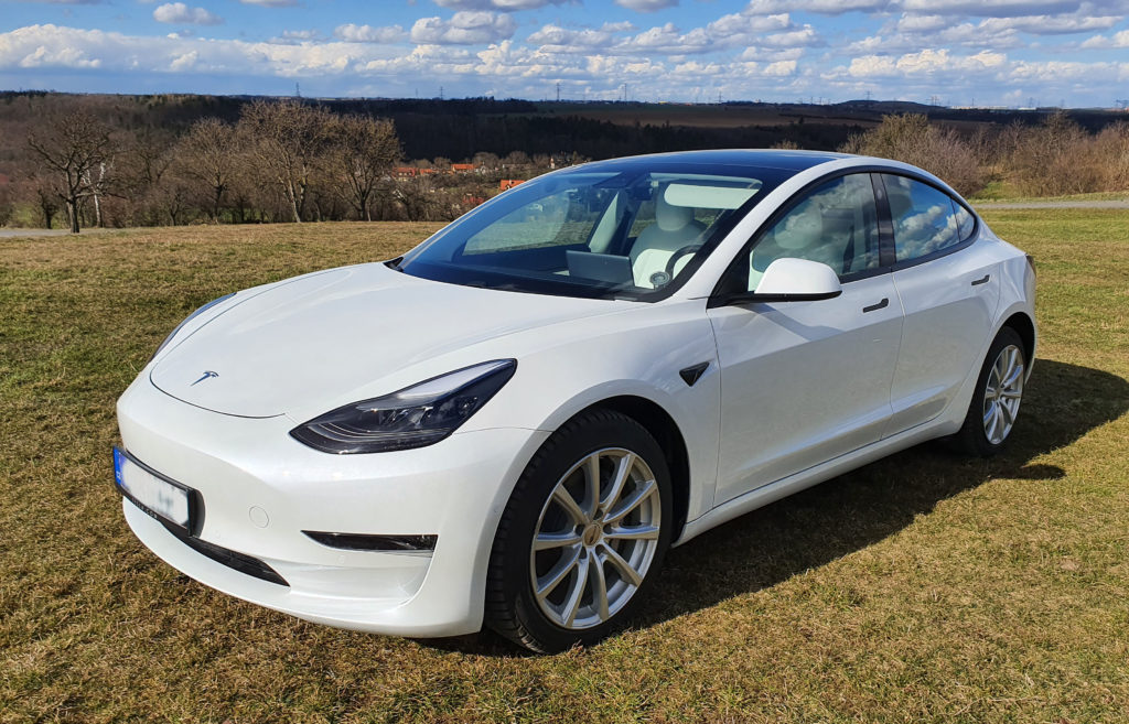Podpora čistého životního prostředí pomocí elektromobilu Tesla